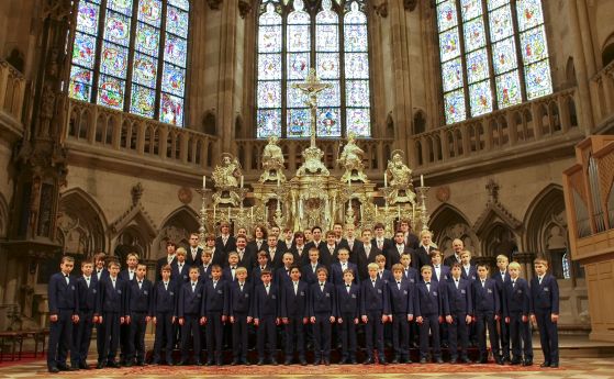 Близо 600 младежи от момчешкия църковен хор и училище Регенсбург