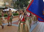 11 екзотични държави представиха фолклора си на шествие по "Витошка" (галерия)