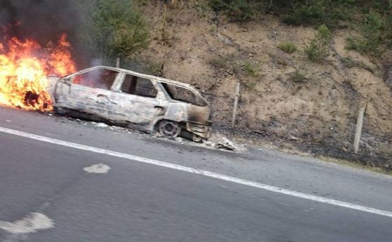 Горящ автомобил и катастрофа затрудниха движението по магистрала Тракия в