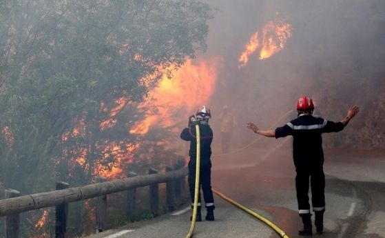 Южна Франция е обхванати от огромни горски пожари Над 3000