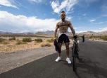 Макгрегър яхна колело в пустинята Невада