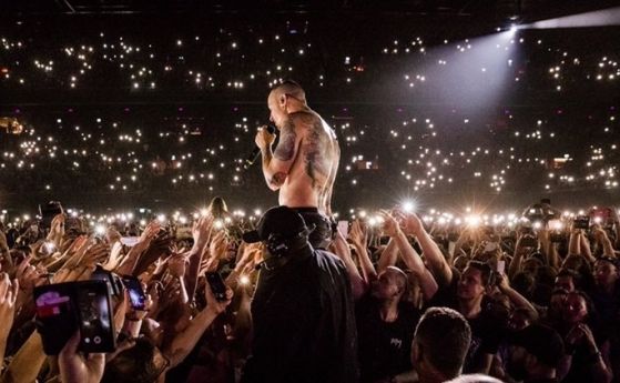 Погребението на вокалиста на Linkin Park Честър Бенингтън се проведе