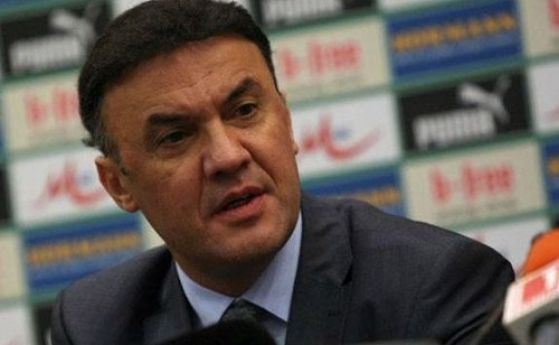 По инициатива на президента Борислав Михайлов Българският футболен съюз кандидатства