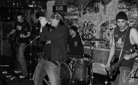 Българската рокендрол банда Daily Noise Club и немската стоунър рок