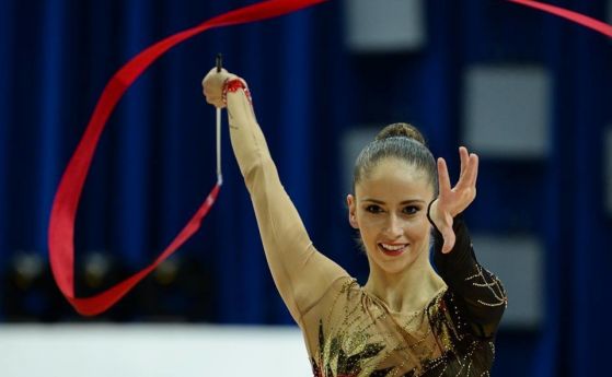 Прекрасната ни звезда в художествената гимнастика Невяна Владинова се окичи