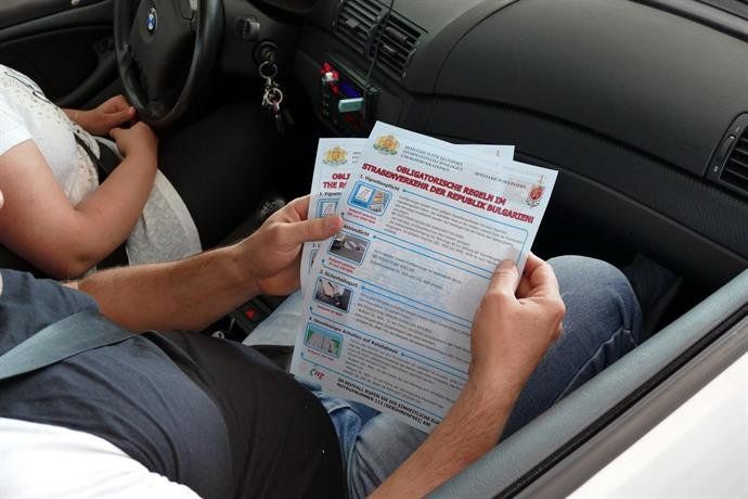 Пътна полиция започна да раздава листовки с правилата за движение
