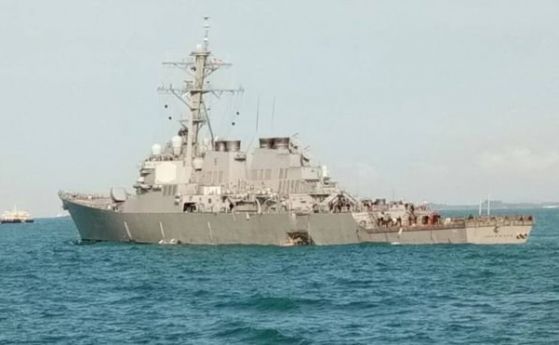 Американски боен кораб се сблъска с танкер източно от Сингапур