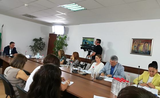 Съветът за електронни медии изслушва днес презентациите на първите трима