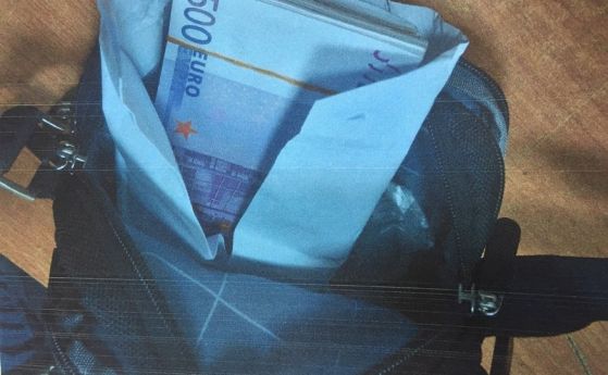 85 500 недекларирани евро задържаха митнически служители от отдел Борба