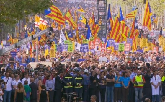 Крал Фелипе Шести поведе стотици хиляди в шествие срещу тероризма днес