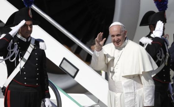 Ураганът Ирма застана на пътя на папа Франциск планирал посещение
