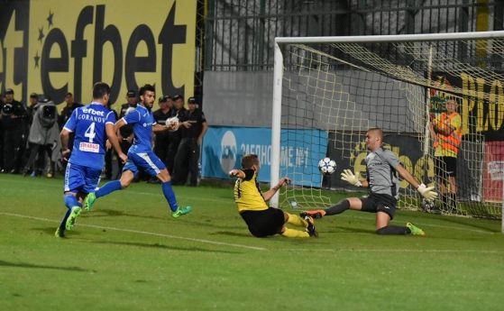 Левски загуби от Ботев Пловдив с 1 2 в мач от