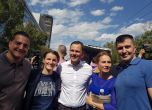 Сръбският премиер бе в челните редици на гей парада в Белград