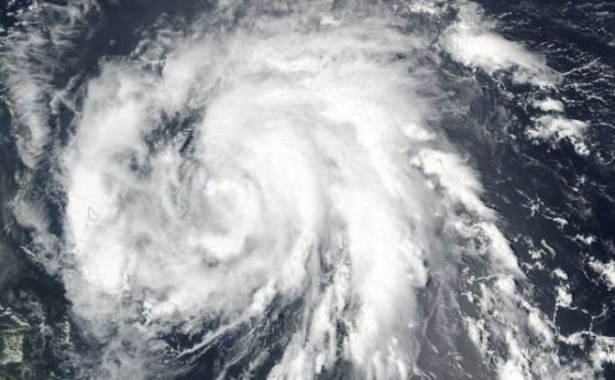 Нов ураган заплашва Карибите   Тропическата буря Мария прерасна в ураган