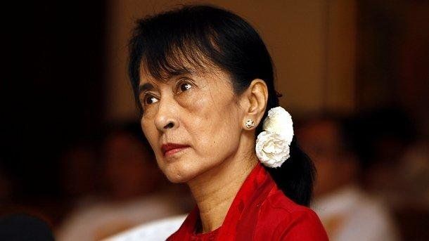Лидерът на Мианмар Аун Сан Су Чи наруши мълчанието за