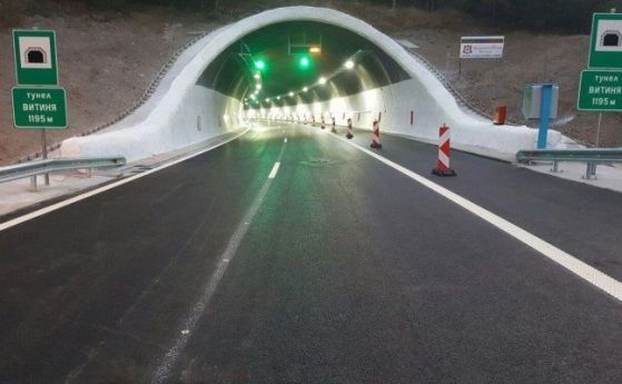 Движението в тунел Витиня на автомагистрала Хемус в посока София