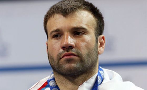 Руският богатир Азамат Мурзаканов беше изхвърлен от UFC заради подозрения