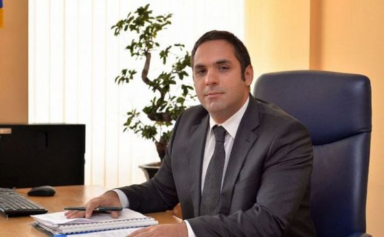 Министърът на икономиката Емил Караниколов обвърза обявяването на Дунарит за публична продан