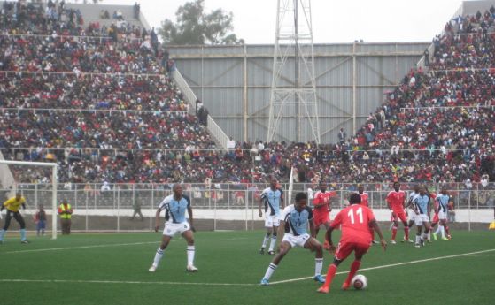 Четири футболни рефери от африканската държава Малави бяха изхвърлени доживотно