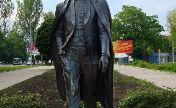 Русия вдигна паметник на известния певец Йосиф Кобзон преживе Алеята