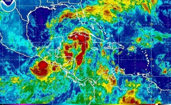 Тропическата буря Нейт приближава бреговете на САЩ и заплашва да