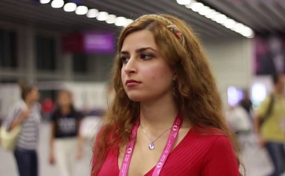 Иранската шахматистка Дорса Дерахшани изключена от националния отбор заради отказ