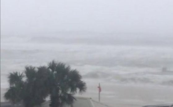 Ураганът Нейт достигна до крайбрежието на САЩ по Мексиканския залив