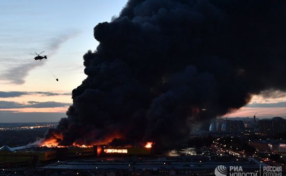 Огромен пожар избухна в търговския център Синдика на околовръстния път