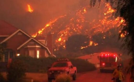 Пожари опустошават части от винарския район на Калифорния Бързо разпространяващите