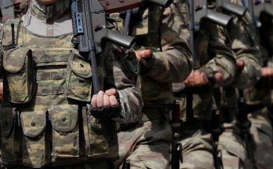 Турски военни от специалните части дислоцирани край границата със Сирия
