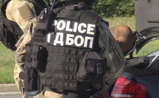 ​12 души са задържани при акция на прокуратурата и ГДБОП в Бургас