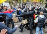 Четирима са ранени при сблъсъци между демонстранти и полиция в Украйна