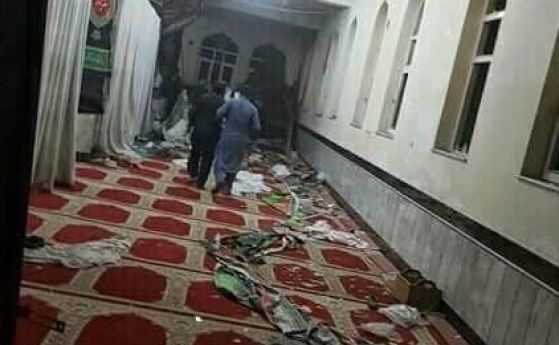 Най малко 30 души загинаха при атентат в шиитска джамия в
