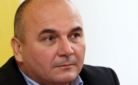 Любомир Дацов е финансов анализатор и бивш зам министър на финансите