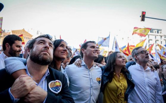 Стотици хиляди излязоха в неделя в Барселона на протест срещу