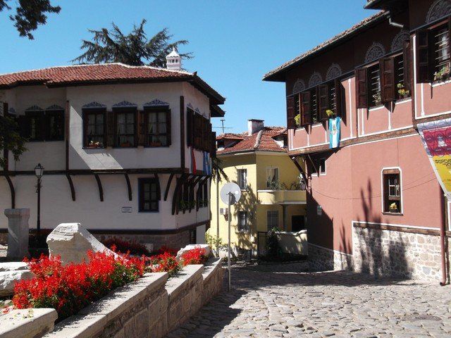 Жители и работещи в Стария град в Пловдив излязоха на
