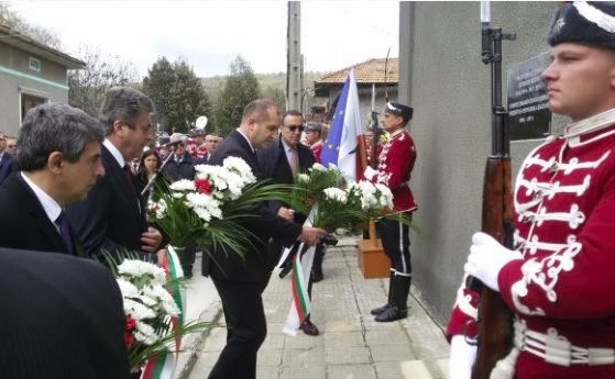 Възпоменателна плоча на първия демократично избран български президент Желю Желев