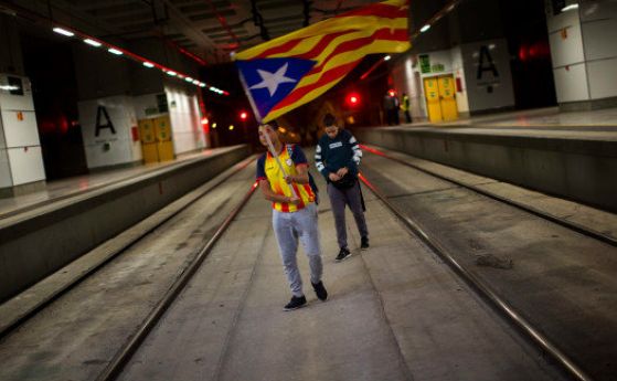 Сепаратисти блокираха жп линии в Каталуния спряха или забавиха влакове