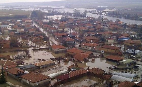 Двама близки на загинали при наводнението в село Бисер спечелиха