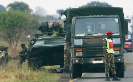 Зимбабвийците са в очакване на следващите стъпки на армията която
