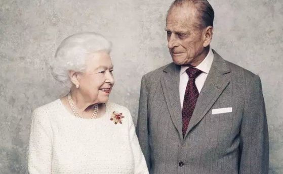 Кралица Елизабет II и принц Филип отбелязват 70 години брак