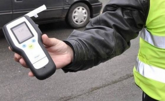 Задържаха хасковски полицай - шофирал на четири водки