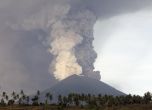 Максимална степен на тревога на о. Бали заради изригващ вулкан (видео)