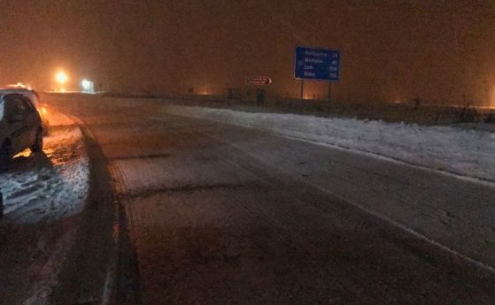 Няма затворени пътища заради снега съобщават от пресцентъра на министерството