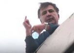 Екшън в Киев - бившият грузински президент се качи на покрив при опит за арест