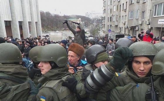 Протестни демонстрации избухнаха в украинската столица Киев след задържането на бившия грузински