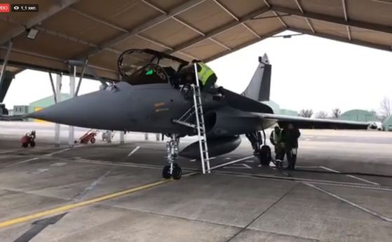 Вижте на живо полета на президента на България Румен Радев