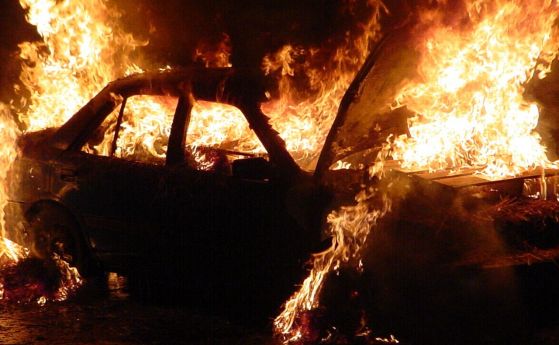 Вандали подпалиха шест автомобила в Пловдив съобщава БНТ В единия