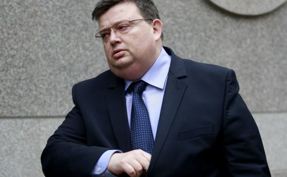 Главният прокурор Сотир Цацаров е поискал от парламента да се