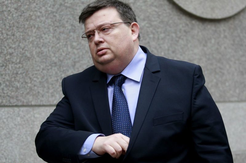 Главният прокурор Сотир Цацаров е поискал от парламента да се